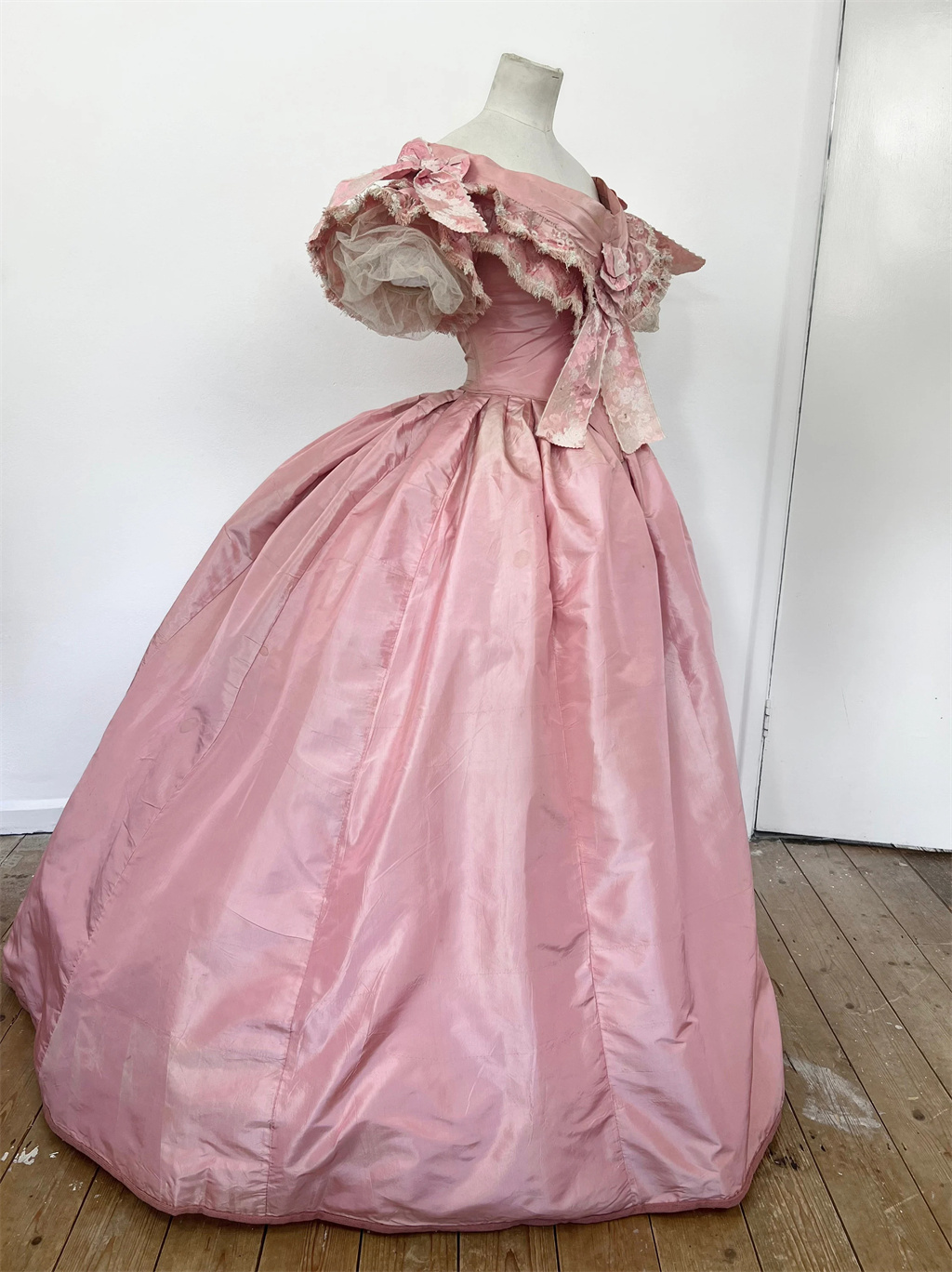 1850s 1860s Victorian Dancing  - đánh giá và giá Women'S Accessories Louis Vuitton