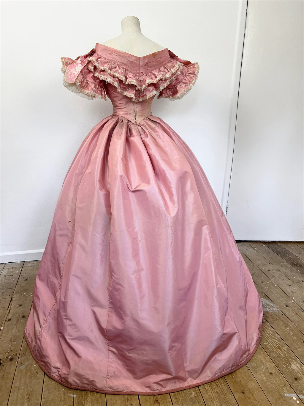 1850s 1860s Victorian Dancing  - đánh giá và giá Women'S Accessories Louis Vuitton